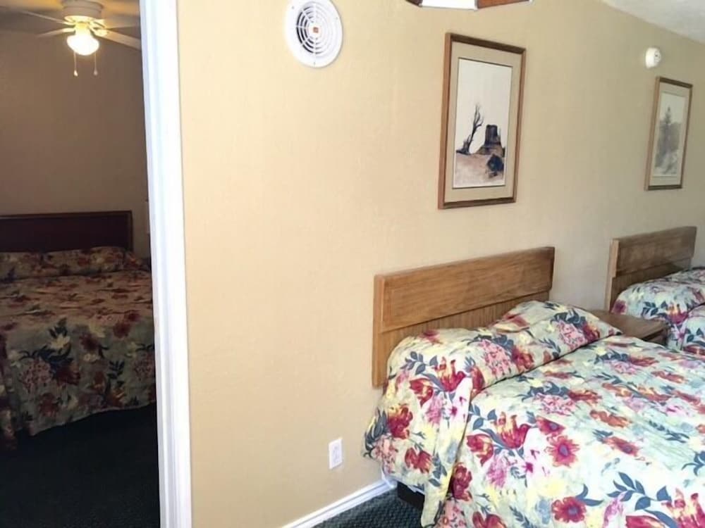 Ranch House Inn and Suites - photo 6
