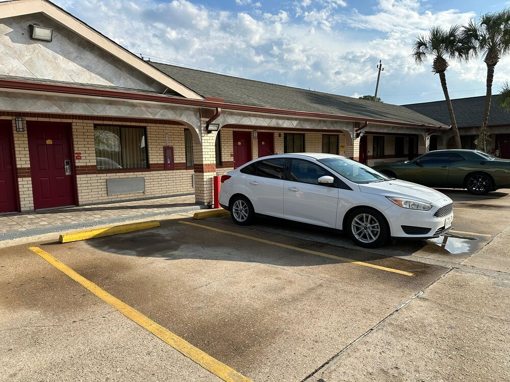 Palace Inn I 45 & Bellfort - photo 21
