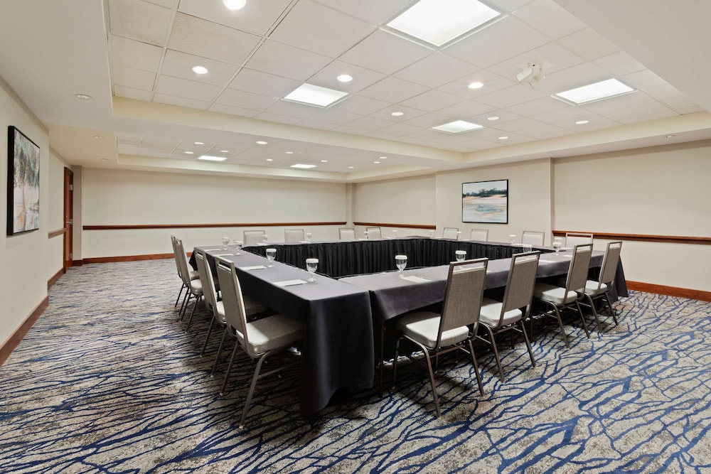 Embassy Suites by Hilton Tampa USF Near Busch Gardens - photo 43