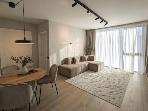 Bonjour modern apartment Parking Kingsize bed — 4-Star Luxury Hotel in Cluj-Napoca, Romania