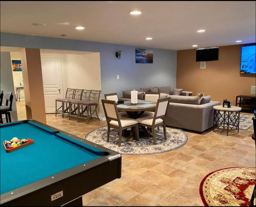 Van Gogh Guest Rm 6 Van Gogh 6 Private Bsmt Rm In Single Family Home 19209984 — Rosedale