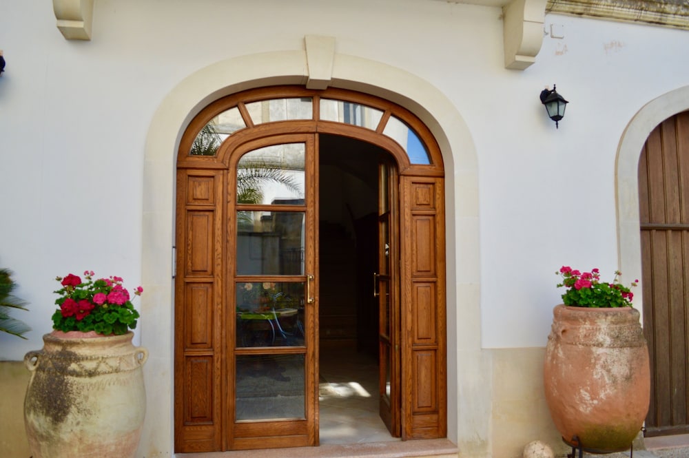 Suites Piazza Umberto — 4-Star Luxury Hotel in Ortelle, Italy