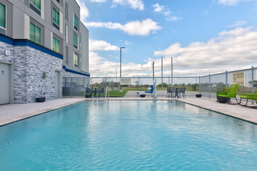 Hampton Inn & Suites by Hilton Port Lavaca - photo 10