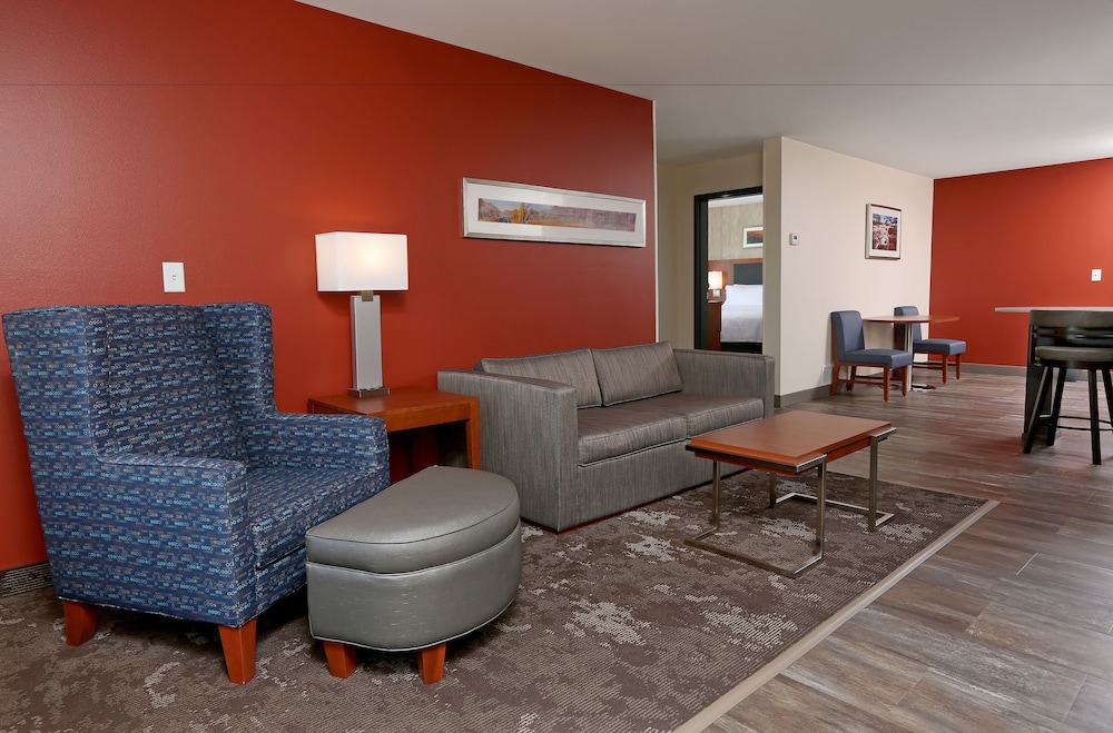 Holiday Inn & Suites Sioux Falls Airport an IHG Hotel - photo 5