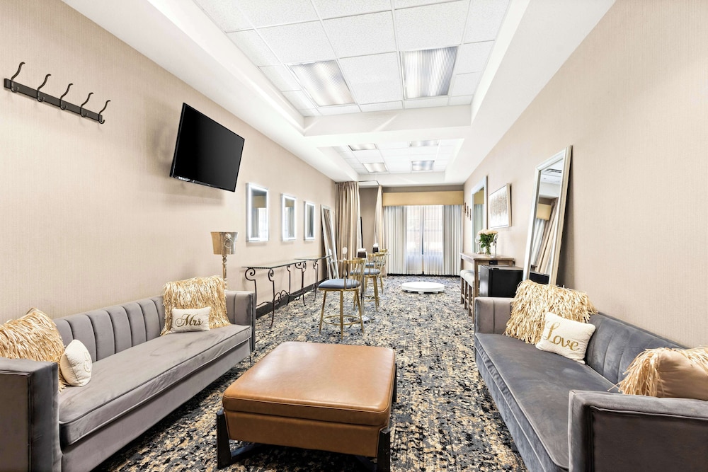 Hampton Inn & Suites Phoenix Goodyear - photo 37