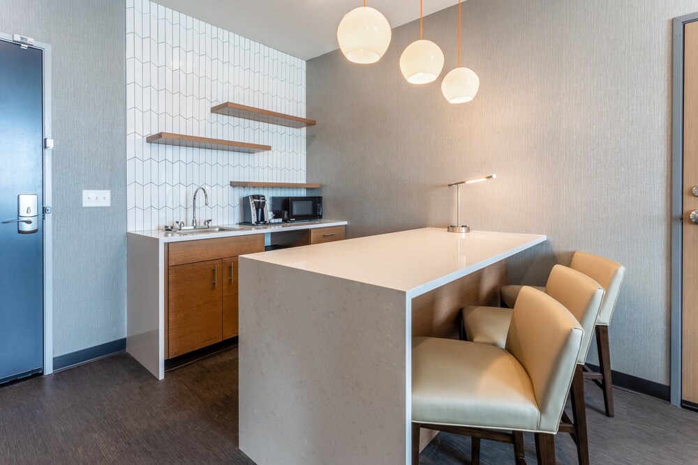 Holiday Inn & Suites Cedar Falls Waterloo Event Ctr by IHG - photo 15
