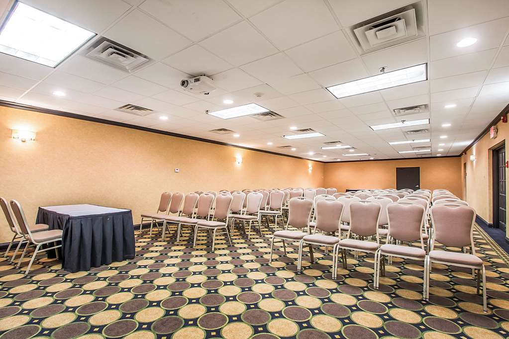 Clarion Inn Elmhurst Oak Brook near I 88 I 290 I 294 - photo 40