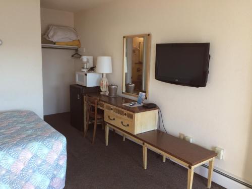 Crystal Sands Motel - photo 4