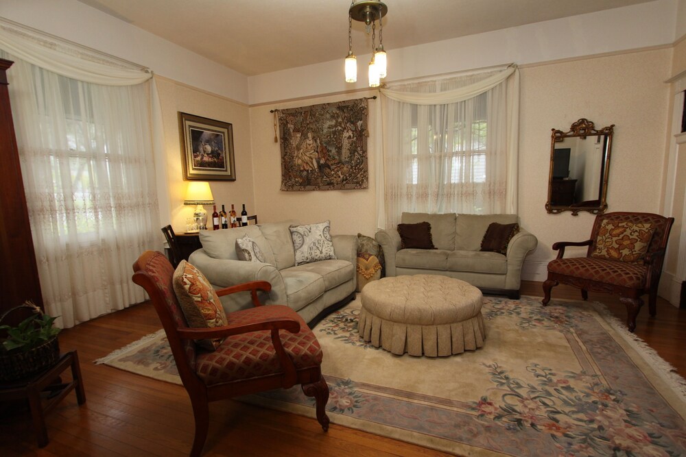 Kelley & Young Wine Garden Inn - photo 40