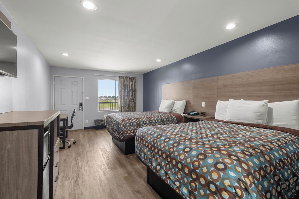 Express Inn and Suites - photo 18