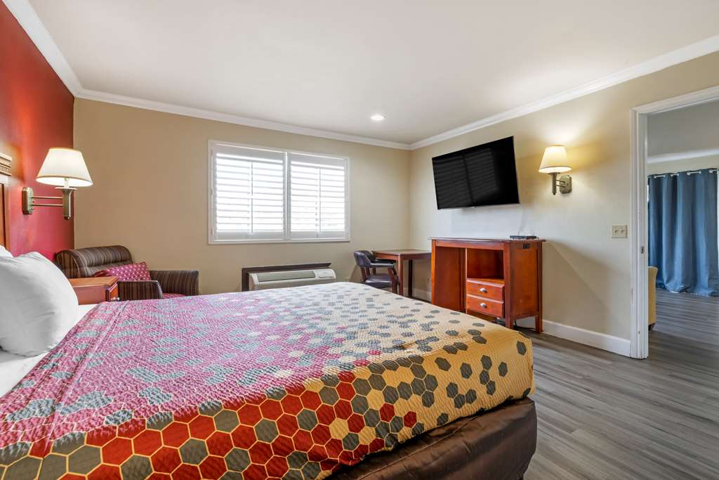 Econo Lodge Moreno Valley - photo 29