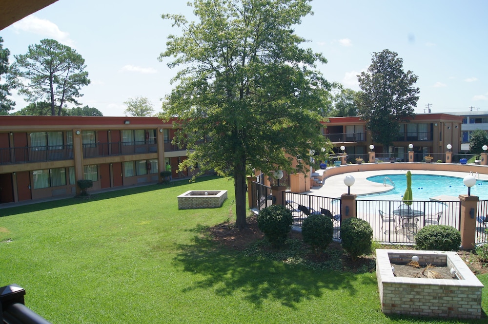 Days Inn by Wyndham Durham Near Duke University - photo 72