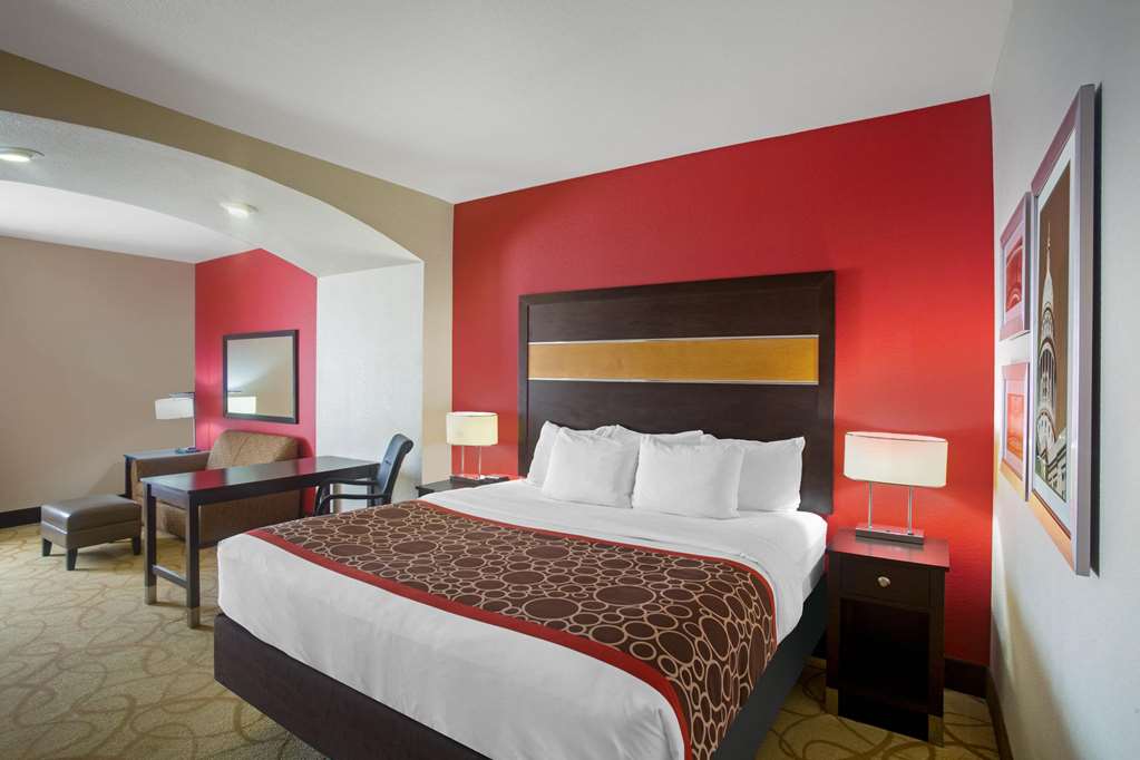 La Quinta Inn & Suites by Wyndham Pearsall - photo 30
