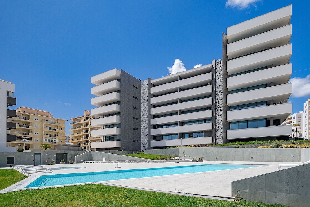 Lagos Deluxe 2 With Pool by Homing — 4-Star Luxury Hotel in Lagos, Portugal