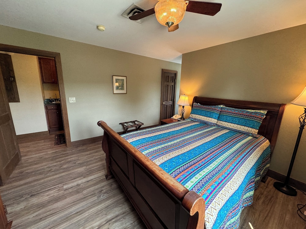 Artists Colony Inn & Restaurant - photo 23
