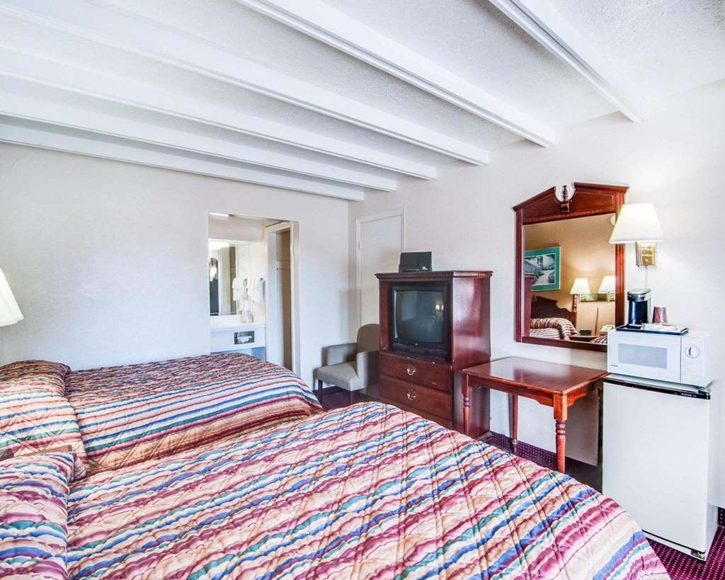 Econo Lodge Galax VA - photo 15