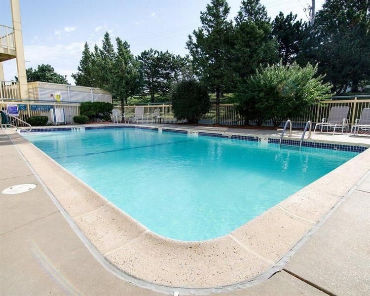Quality Inn Merriam Kansas City - photo 11