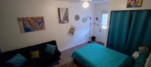 Private Guest Cozy Room w Full Bathroom — hotel in Lake Isabella