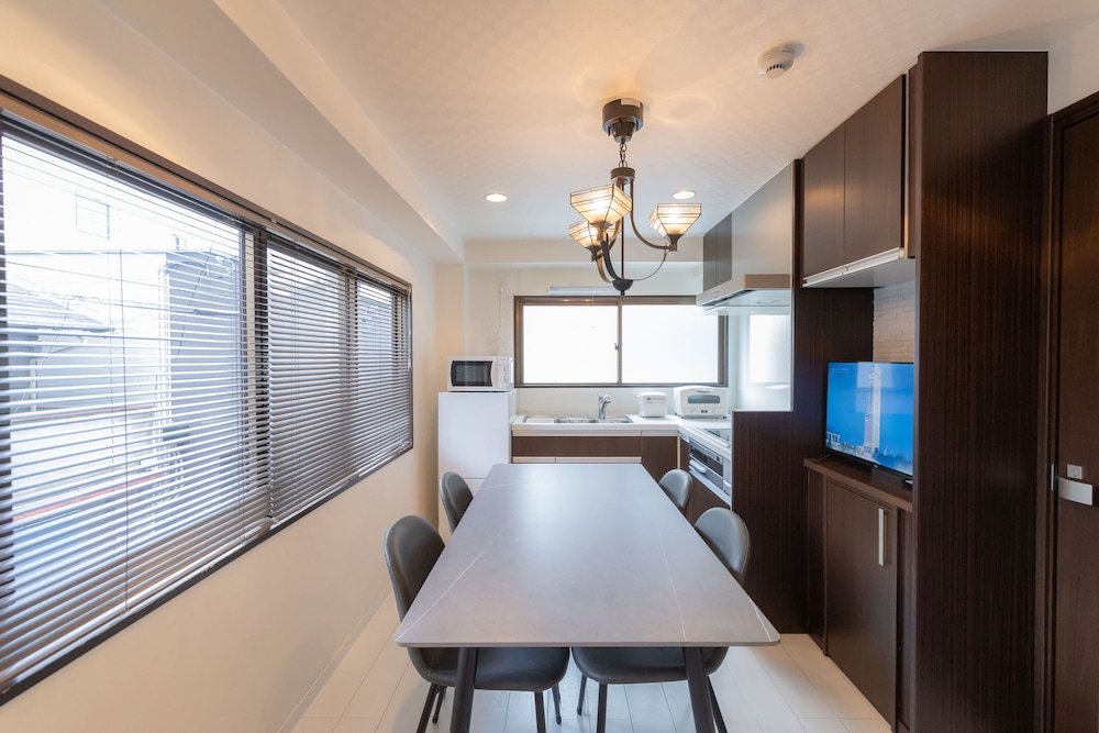 Naomi — 4-Star Luxury Hotel in Osaka, Japan