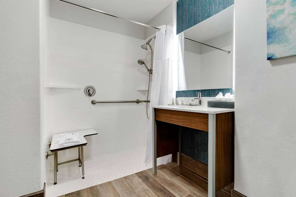 La Quinta Inn & Suites by Wyndham Stephenville - photo 26