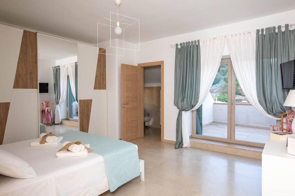 Huge Villa With Private Pool in Salento Italy — 4-Star Luxury Hotel in Ceglie Messapica, Italy