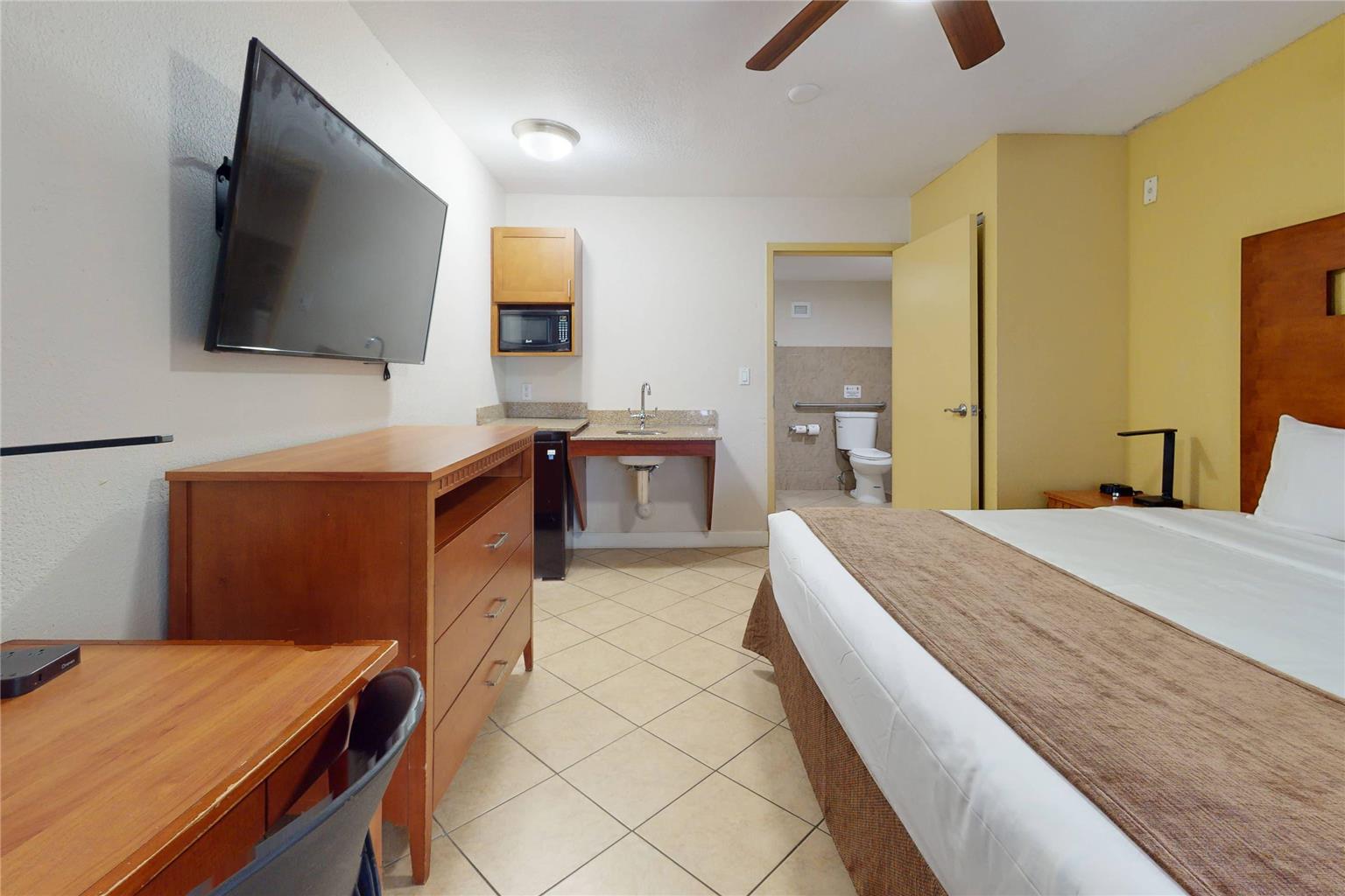 Rodeway Inn & Suites Fort Lauderdale Airport & Cruise Port - photo 13