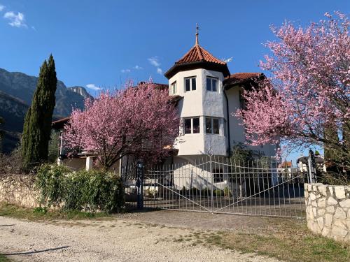 Ferienwohnung Eichnerhof — 4-Star Luxury Hotel in Magre Sulla Strada Del Vino, Italy