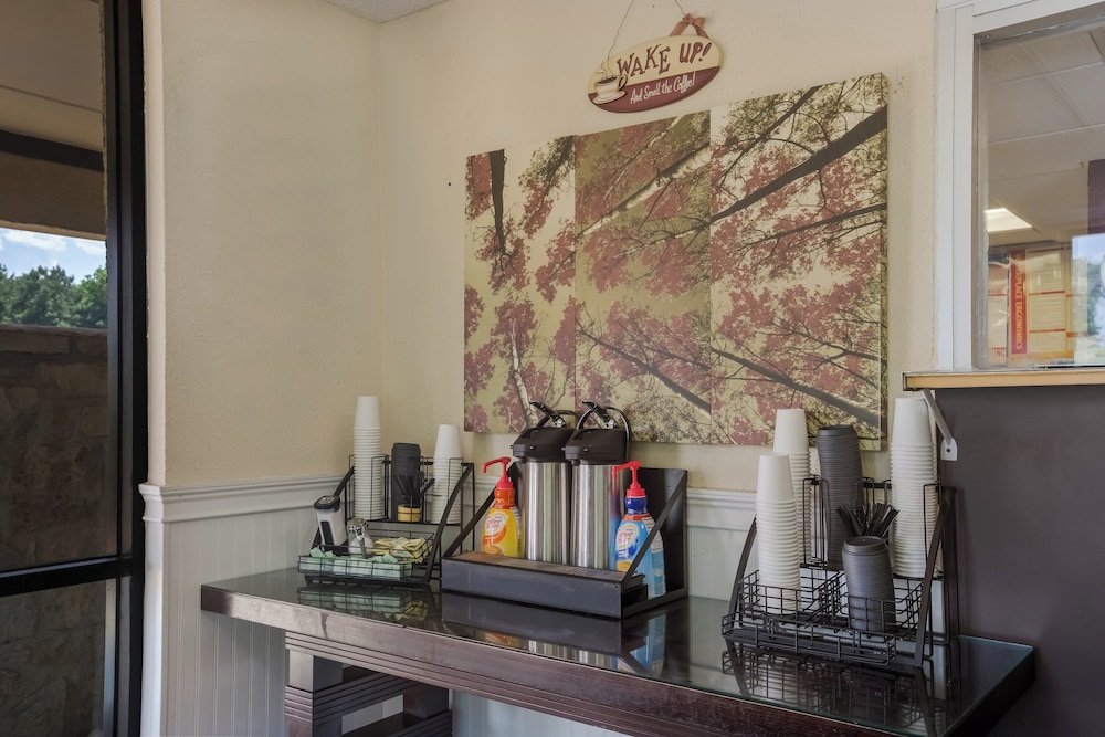 Red Roof Inn Atlanta South Morrow - photo 26