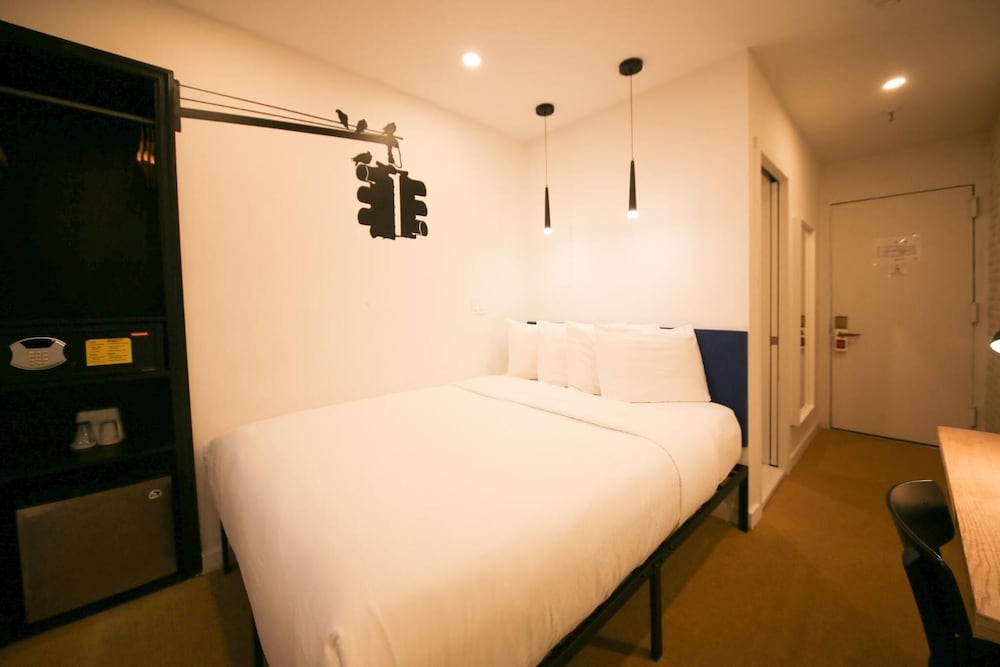 Doxie Hotel - photo 18