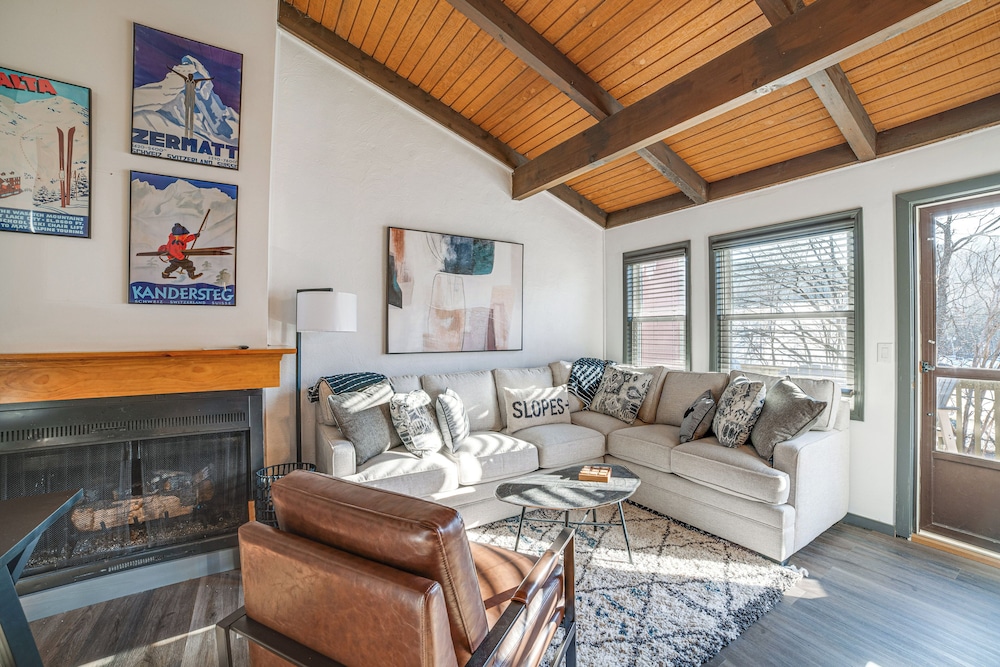 Chic Greek Peak Ski Resort Townhome w Balconies - photo 12