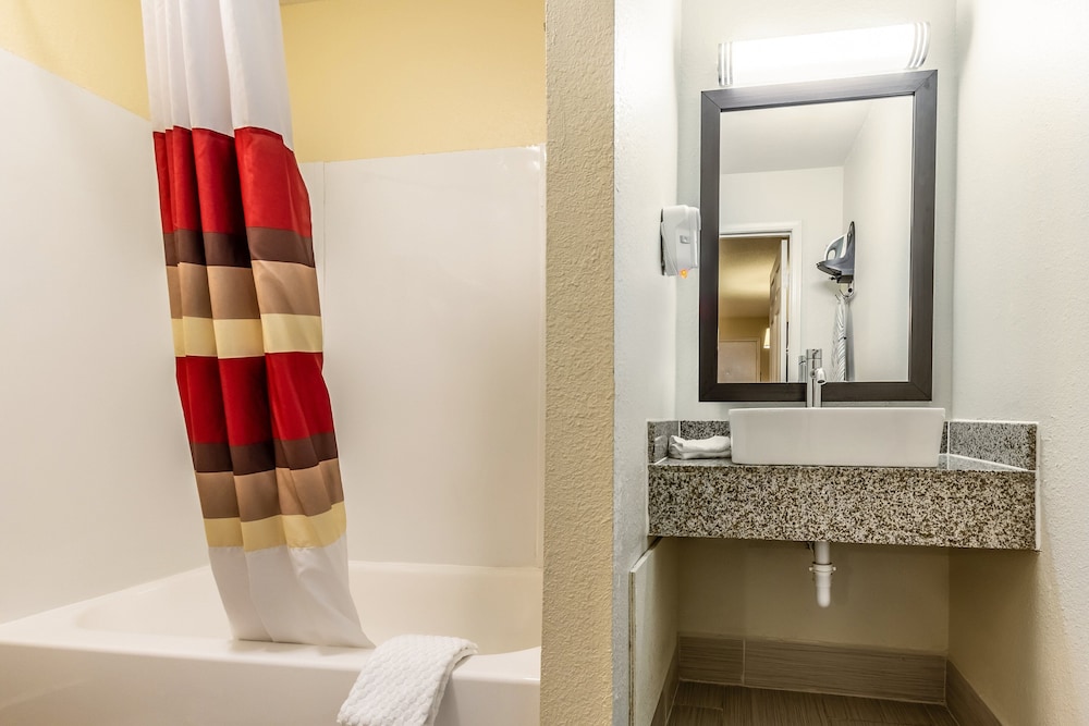 Red Roof Inn Scottsburg - photo 14