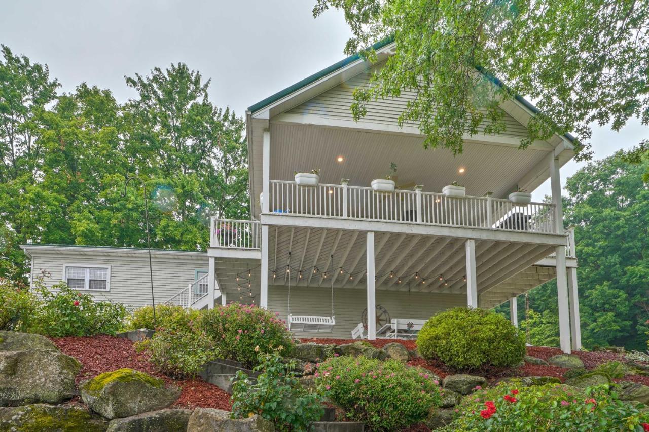 Charming Hanoverton Cottage on Guilford Lake — 4-Star Luxury Hotel in Lisbon, United States