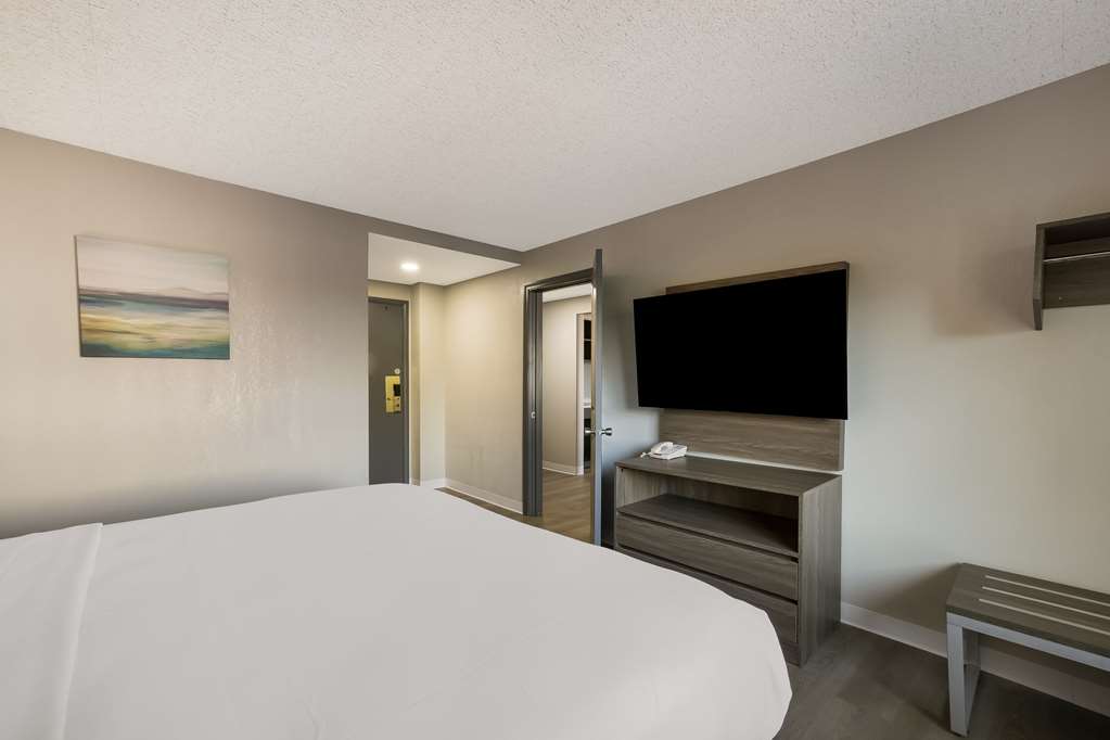 Suburban Studios Milwaukee Airport - photo 30