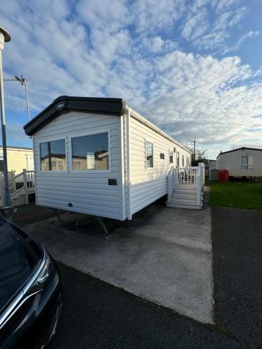 Caravan 3 Bedrooms Sleeps 8 in Rhyl, United Kingdom