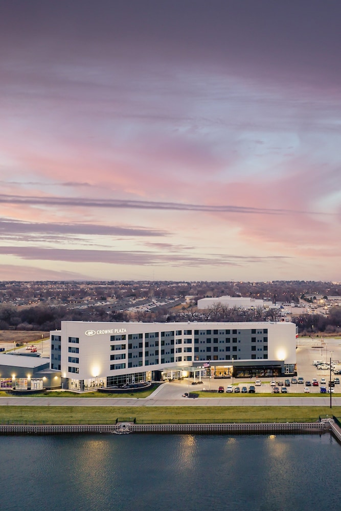 Crowne Plaza Kearney by IHG - photo 104