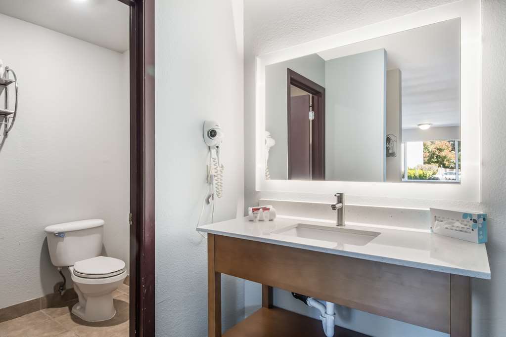 Red Lion Inn & Suites Vancouver - photo 31