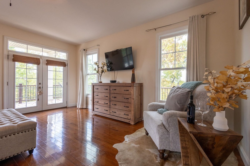 The Retreat at Paradise Hills in Dandridge, United States