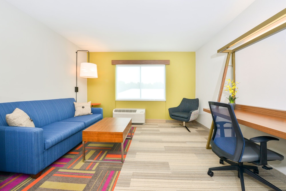 Holiday Inn Express & Suites Salem an IHG Hotel - photo 3