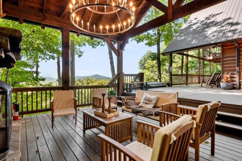 30 percent off thru July 5 Insane Views Hot Tub Game Room in Blue Ridge, United States