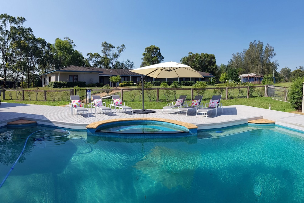 Burncroft Guest House — 4-Star Luxury Hotel in Greta, Australia