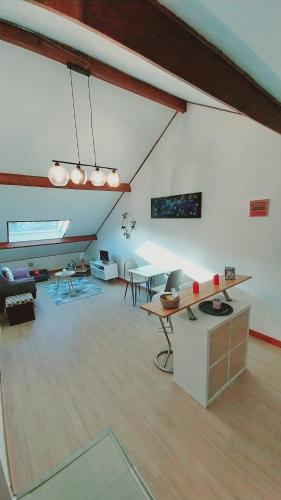 Le Wilson Acces Paris Rapide - carbon neutral hotel in Unknown City