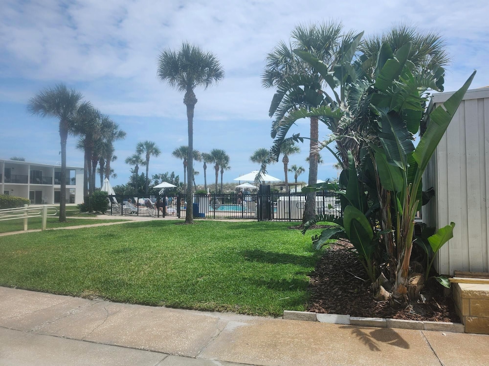 Seahorse Oceanfront Inn - photo 70