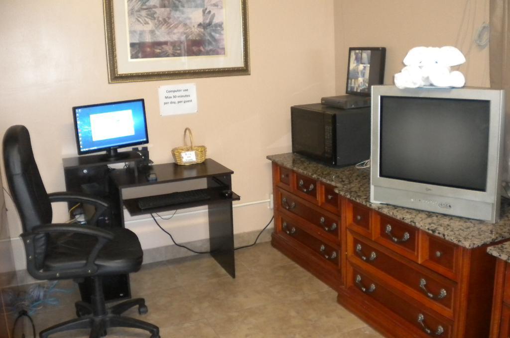 Payless Inn - photo 6