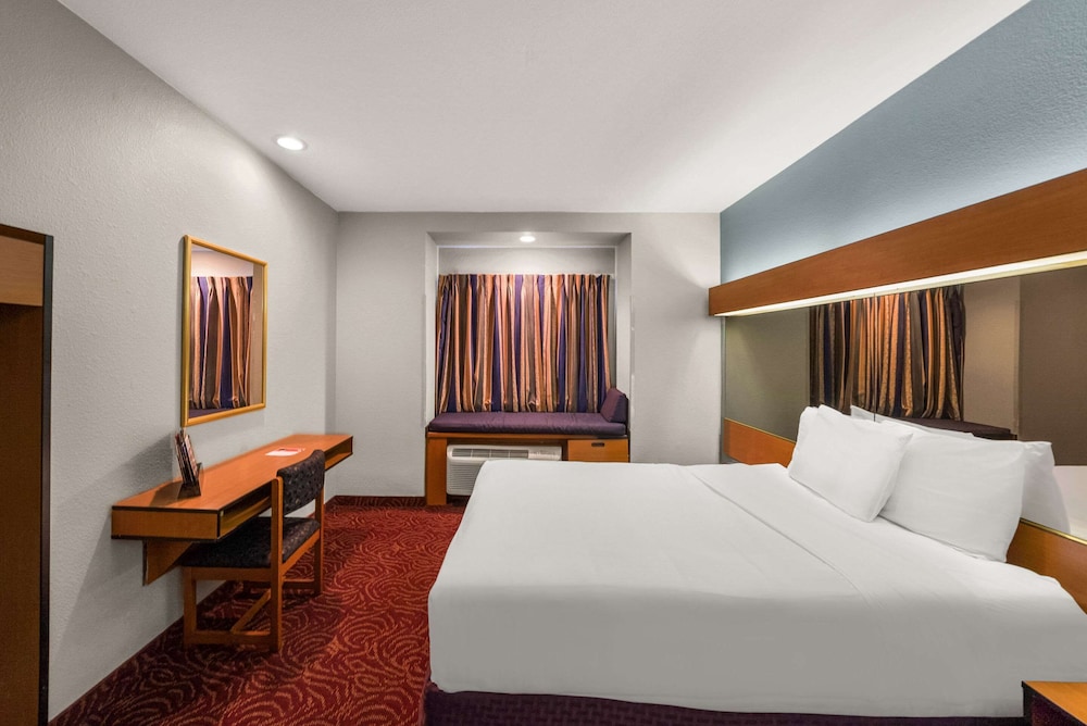 Econo Lodge Inn & Suites Mesquite Dallas East - photo 19