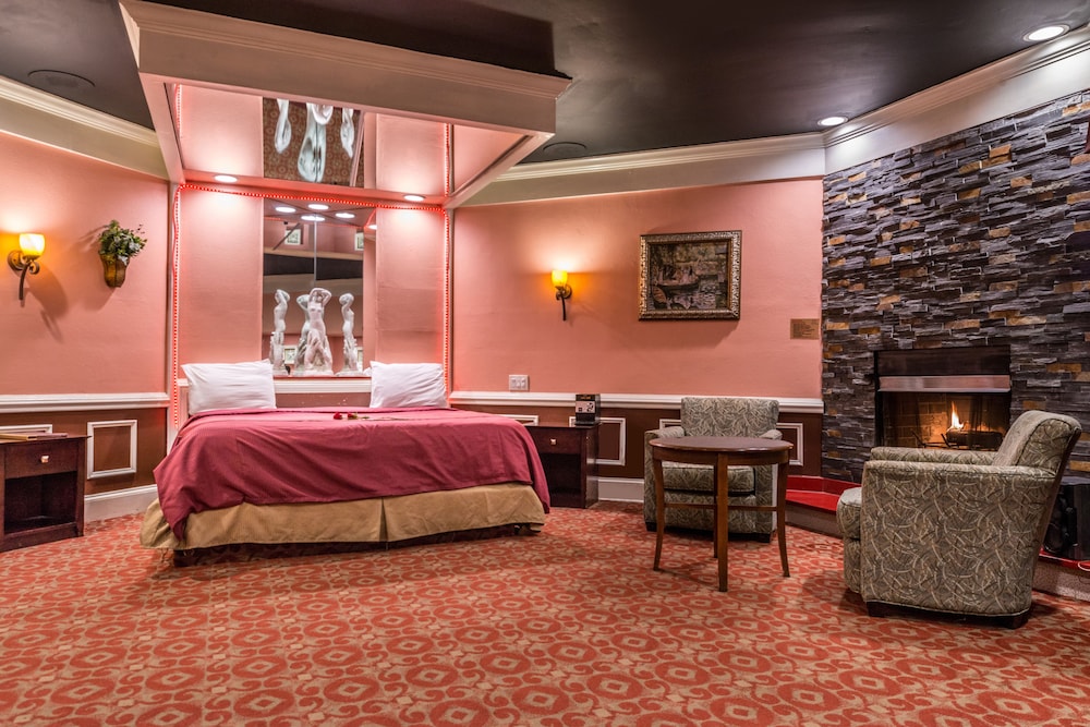 Inn of the Dove Romantic Suites with Jetted Tub & Fireplace - photo 9