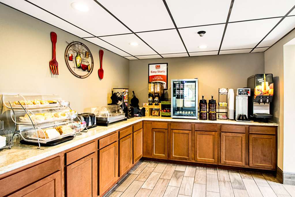 Econo Lodge Watertown - photo 28