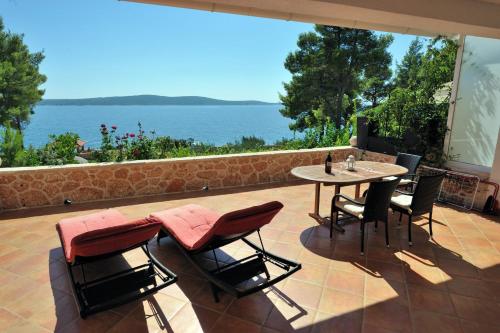 Nautilus Bay Apartments First Row Suites 210 211 Villa Gorma — 4-Star Luxury Hotel in Jelsa, Croatia