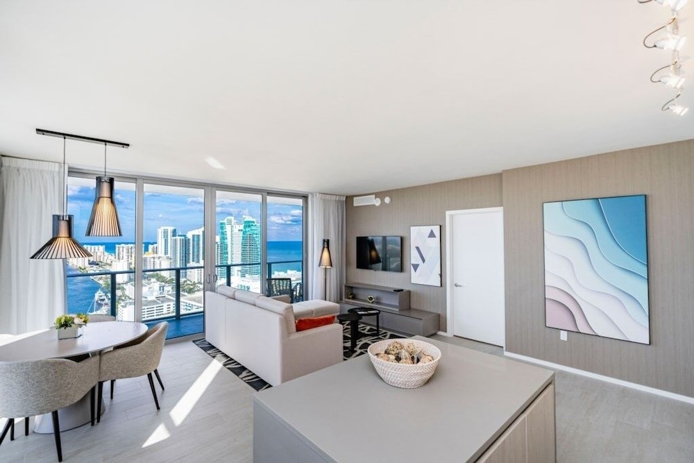 Hyde Beach House Luxury Condo resort 2 Bedroom Condo by RedAwning - photo 21