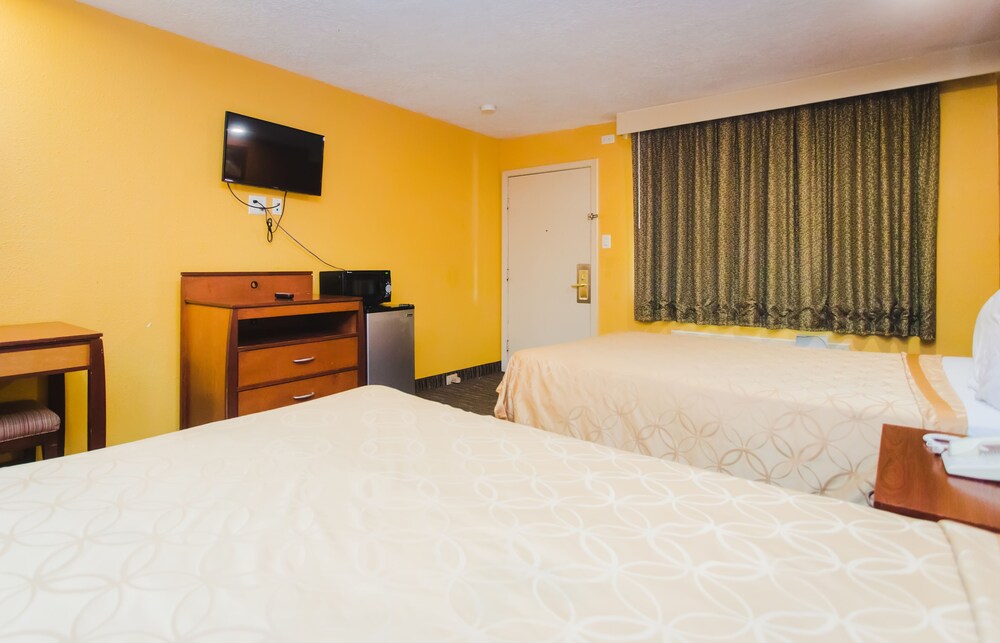 Knights Inn - photo 17