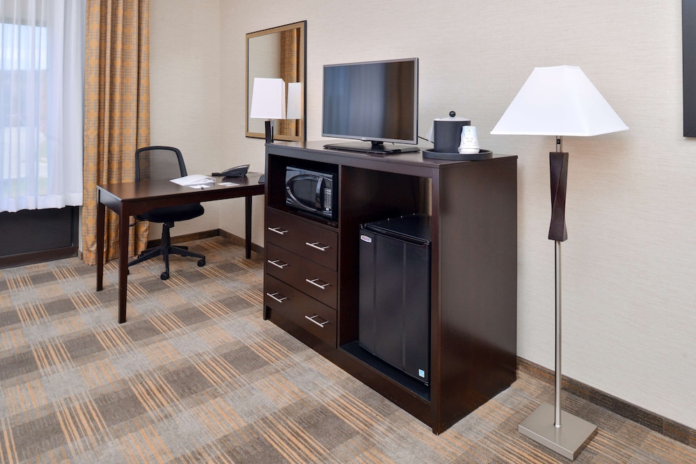 Hampton Inn & Suites California University Pittsburgh - photo 14
